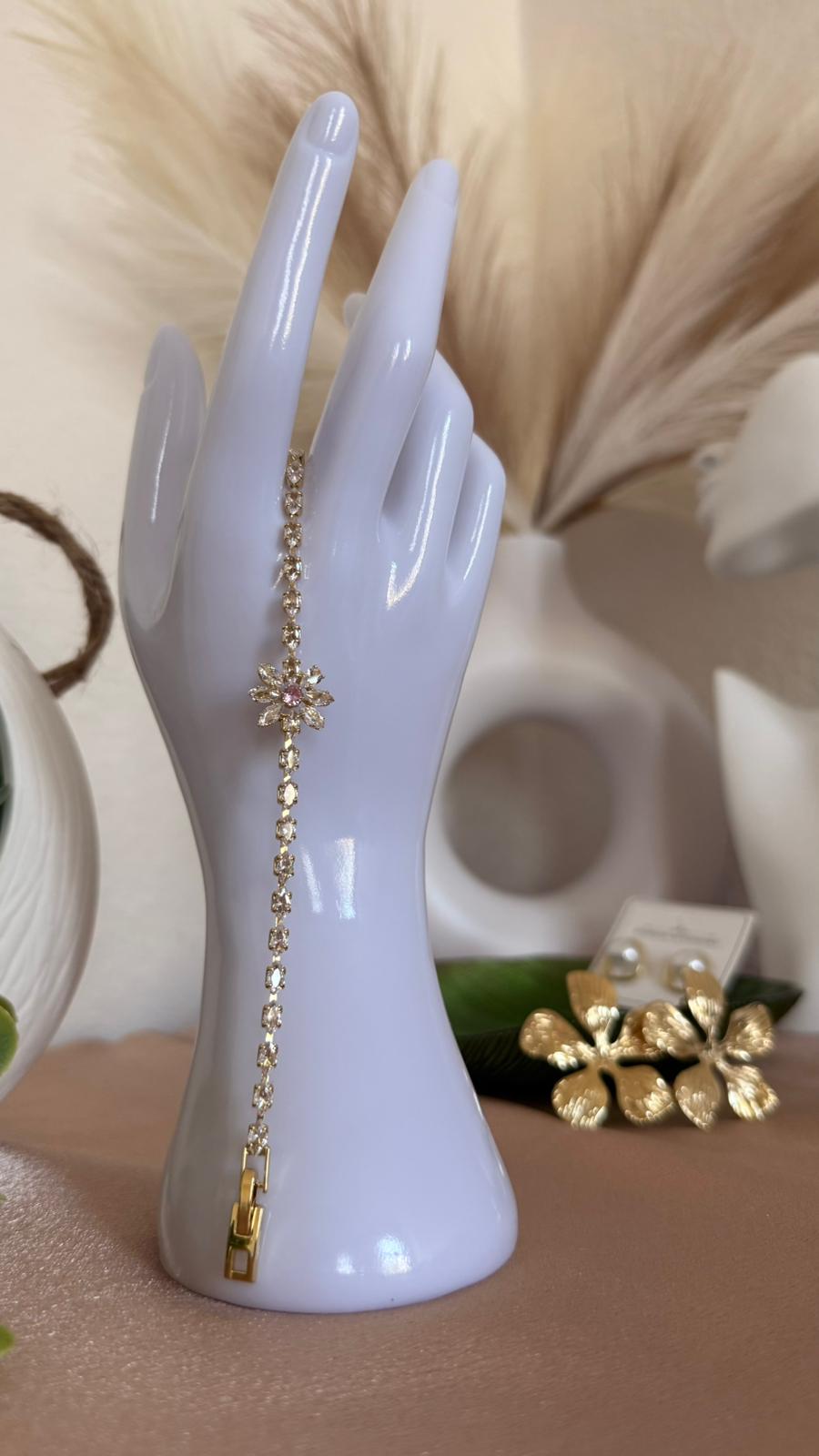 Elegant Gold-Tone Flower Bracelet