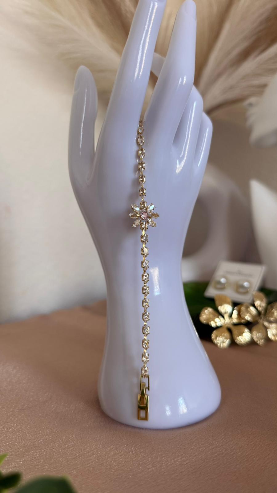 Elegant Gold-Tone Flower Bracelet